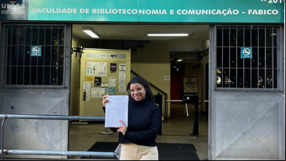 Atingida pelas enchentes, relações-públicas formada pela Ufrgs vence premiação nacional com monografia Atingida pelas enchentes, relações-públicas formada pela Ufrgs vence premiação nacional com monografia