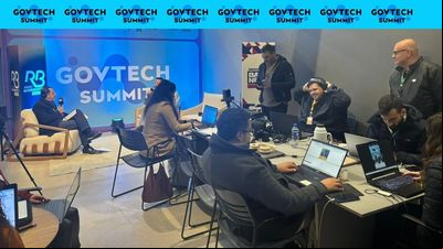 Por trás das câmeras: confira alguns dos bastidores que acontecem na Sala de Imprensa do 'GovTech Summit' 2025