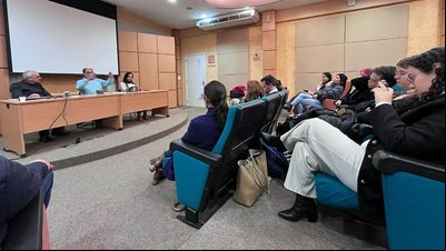 Alunos de Comunicação Social da UCS recebem palestra de ex-governador
